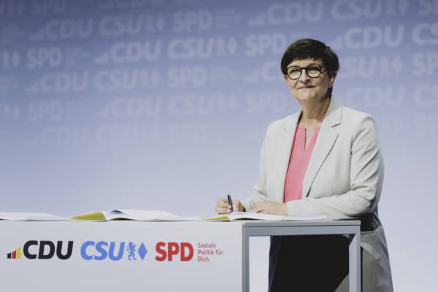 Saskia Esken, Bundesvorsitzende der SPD, aufgenommen im Rahmen der Unterzeichnung des Koalitionsvertrages zwischen SPD, CDU und CSU in Berlin, 05.05.2025. Gut ein halbes Jahr nach dem Bruch der Ampel-Regierung wird somit morgen voraussichtlich die neue Regierung vereidigt. Berlin Deutschland Copyright: xFlorianxGaertnerx