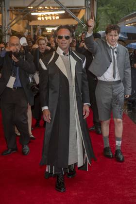 The pierre hotel: 2025 met gala departures (new) the pierre hotel: 2025 met gala departures. May 05, 2025, new york, new york, usa: walton goggins wearing thom browne departs the pierre hotel for 2025 met gala on may 05, 2025 in new york city. (Foto: M10s Thenews2 imago images) The pierre hotel: 2025 met gala departures  Copyright: xRonxAdarx