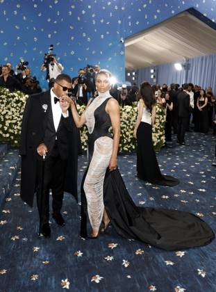 Russell Wilson and Ciara arrive on the red carpet at the 2025 Met Gala celebrating the opening of Superfine: Tailoring Black Style at The Metropolitan Museum of Art on Monday, May 5, 2025 in New York City.  NYP20250505195 JOHNxANGELILLO