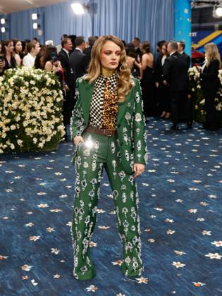 Joey King arrives on the red carpet at the 2025 Met Gala celebrating the opening of Superfine: Tailoring Black Style at The Metropolitan Museum of Art on Monday, May 5, 2025 in New York City.  NYP20250505553 JOHNxANGELILLO
