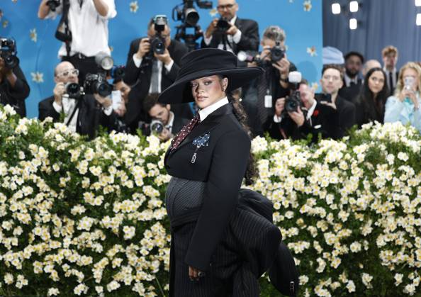 Entertainment Themen der Woche KW19 Entertainment Bilder des Tages Rihanna arrives on the red carpet at the 2025 Met Gala celebrating the opening of Superfine: Tailoring Black Style at The Metropolitan Museum of Art on Monday, May 5, 2025 in New York City.  NYP20250505904 JOHNxANGELILLO
