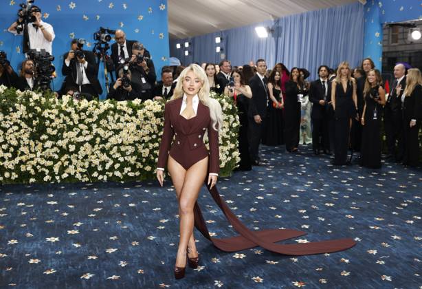 Sabrina Carpenter arrives on the red carpet at the 2025 Met Gala celebrating the opening of Superfine: Tailoring Black Style at The Metropolitan Museum of Art on Monday, May 5, 2025 in New York City.  NYP20250505919 JOHNxANGELILLO