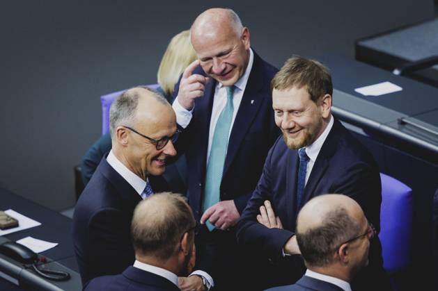 (L-R) Friedrich Merz (CDU), designierter Bundeskanzler, Kai Wegner, CDU, Regierender Buergermeister von Berlin, und Michael Kretschmer, Ministerpraesident von Sachsen und CDU-Landesvorsitzender, aufgenommen im Rahmen der Sitzung des Bundestages zur Wahl des neuen Bundeskanzlers sowie Vereidigung der Bundesministerinnen und Bundesminister in Berlin, 06.05.2025. Berlin Deutschland Copyright: xFlorianxGaertnerx