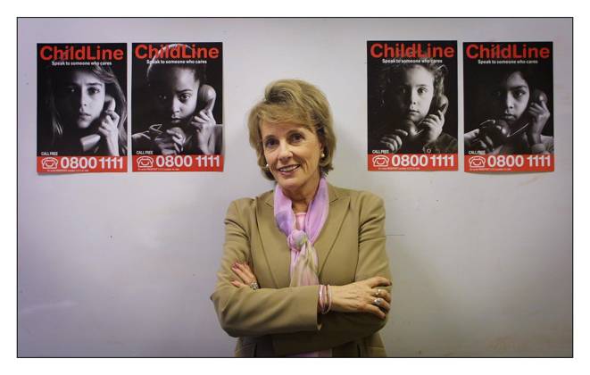 Esther Rantzen in the Childline offices in London pic David Sandison 26 3 2002 Copyright: xDavidxSandisonx DMGTCHPDPICT000408484097