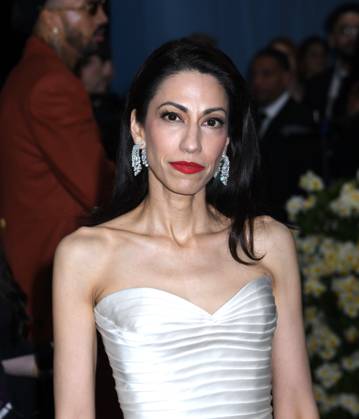 May 5, 2025, New York, Ny, United States: Huma Abedin attends the 2025 Met Gala Celebrating Superfine: Tailoring Black Style at Metropolitan Museum of Art in New York. May 5, 2025. New York United States - ZUMAp281 20250505_zea_p281_279 Copyright: xPhotoxImagexPressx