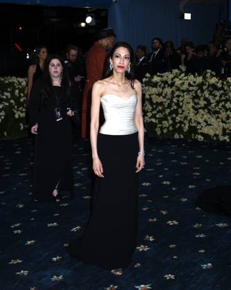 May 5, 2025, New York, Ny, United States: Huma Abedin attends the 2025 Met Gala Celebrating Superfine: Tailoring Black Style at Metropolitan Museum of Art in New York. May 5, 2025. New York United States - ZUMAp281 20250505_zea_p281_283 Copyright: xPhotoxImagexPressx