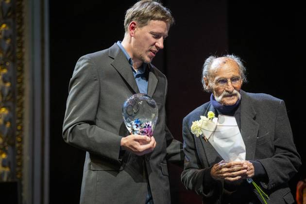 Anifilm 2025 International Festival of Animated Films sterted with opening ceremony at the Saldov Theatre, Liberec, on Tuesday, May 6, 2025. The award for lifetime contribution to animated film was received by animator, painter, graphic designer and typographer Vratislav Hlavaty (middle). The award was presented to him by Anifilm Animation Festival director Tomas Rychecky (left). (CTKxPhoto RadekxPetrasek) CTKPhotoP2025050608948  CTKPhotoP2025050608948