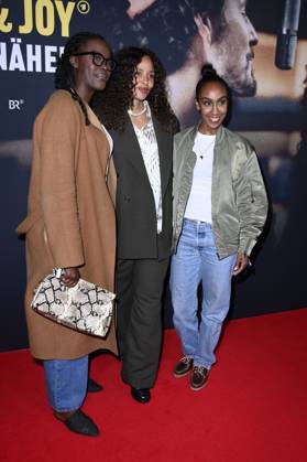 Anna Dushime, Joy Denalane und Hadnet Tesfai bei der Premiere der ARD Doku-Serie Max & Joy - Komm näher in der Astor Film Lounge. Berlin, 07.05.2025