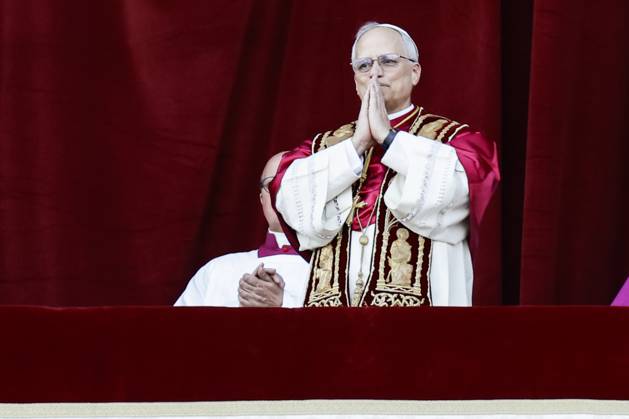 Bilder des Jahres 2025, News 05 Mai News Themen der Woche KW19 News Bilder des Tages VATICAN POPE VOTE CONCLAVE Vatican City, Vatican - Cardinal Robert Francis Prevost, the newly elected Pope Leone XIV, greets pilgrims and benefactors as he stands on the balcony of St Peter s Basilica after his election in Vatican City, Vatican, May 8, 2025. He became the 267th Pope after 4 number of rounds of voting by 112 cardinal electors. _BPH3513_1 Copyright: xAntonioxBalascox