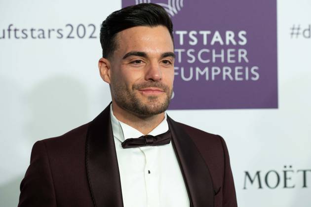 Stefano ZARRELLA, Portraet, Porträt, Portrait, Angeschnittenes Einzelbild, Einzelmotiv, bei den DUFTSTARS 2025 - Deutscher Parfumpreis Verleihung des deutschen Parfumpreises DUFTSTARS durch die Fragrance Foundation am 08.05.2025, Rheinterrassen, Duesseldorf.