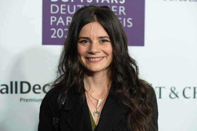 Joyce ILG, Schauspielerin, Portraet, Porträt, Portrait, Angeschnittenes Einzelbild, Einzelmotiv, bei den DUFTSTARS 2025 - Deutscher Parfumpreis Verleihung des deutschen Parfumpreises DUFTSTARS durch die Fragrance Foundation am 08.05.2025, Rheinterrassen, Duesseldorf.