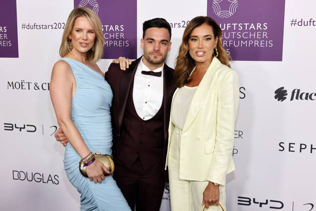 Model Monica Meier-Ivancan, Food-Influencer Stefano Zarrella und Moderatorin Jana Ina Zarrella bei den DUFTSTARS 2025 - Deutscher Parfumpreis mit Verleihung des deutschen Parfumpreises DUFTSTARS durch die Fragrance Foundation om dem Rheinterrassen. Düsseldorf, 08.05.2025 NRW Deutschland Copyright: xChristophxHardtx