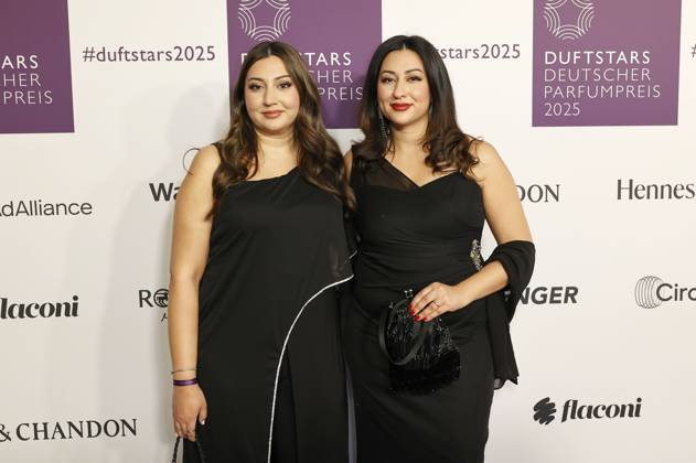 Fari von Buon Profumo mit Begleitung bei der Verleihung des Deutschen Parfumpreises Duftstars 2025 auf der Rheinterrasse Düsseldorf. Düsseldorf, 08.05.2025