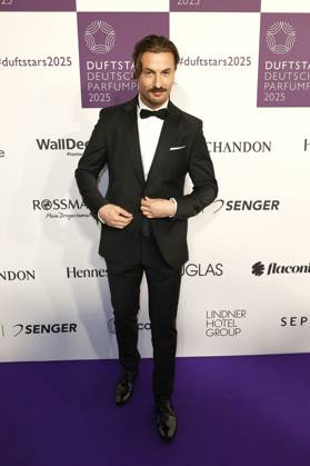 Nicolas Puschmann bei der Verleihung des Deutschen Parfumpreises Duftstars 2025 auf der Rheinterrasse Düsseldorf. Düsseldorf, 08.05.2025