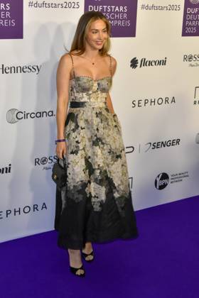Ann-Kathrin Götze Goetze zu Gast auf dem blauen Teppich bei der Verleihung der Duftstars 2025 Deutscher Parfumpreis der Fragrance Foundation in den Rheinterrassen am 08.05.2025 Duesseldorf NRW Deutschland