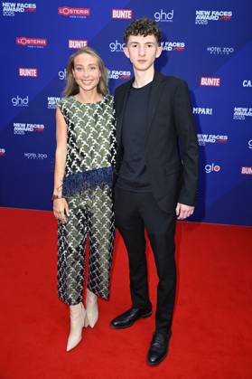Julie Deluz mit Begleitung bei der Verleihung der Bunte New Faces Awards Film 2025 im Delphi Filmpalast. Berlin, 08.05.2025