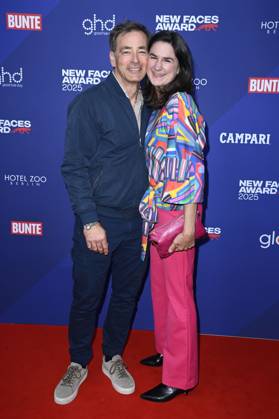 Jan Sosniok mit Ehefrau Nadine bei der Verleihung der Bunte New Faces Awards Film 2025 im Delphi Filmpalast. Berlin, 08.05.2025