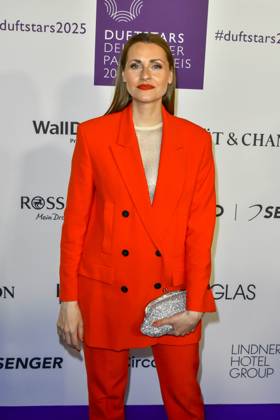 Bella Lesnik deutsche Fernseh Radiomoderatorin zu Gast auf dem blauen Teppich bei der Verleihung der Duftstars 2025 Deutscher Parfumpreis der Fragrance Foundation in den Rheinterrassen am 08.05.2025 Duesseldorf NRW Deutschland