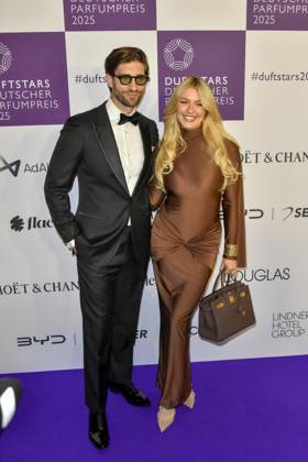 Paulina Kurka - Deml und Philip Deml zu Gast auf dem blauen Teppich bei der Verleihung der Duftstars 2025 Deutscher Parfumpreis der Fragrance Foundation in den Rheinterrassen am 08.05.2025 Duesseldorf NRW Deutschland