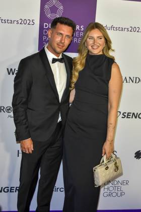 Tobias und Maren Wolf, zu Gast auf dem blauen Teppich bei der Verleihung der Duftstars 2025 Deutscher Parfumpreis der Fragrance Foundation in den Rheinterrassen am 08.05.2025 Duesseldorf NRW Deutschland