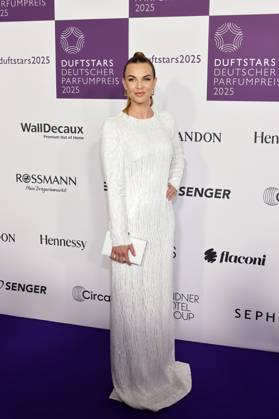 Moderatorin Annika Lau bei den DUFTSTARS 2025 - Deutscher Parfumpreis mit Verleihung des deutschen Parfumpreises DUFTSTARS durch die Fragrance Foundation om dem Rheinterrassen. Düsseldorf, 08.05.2025 NRW Deutschland Copyright: xChristophxHardtx