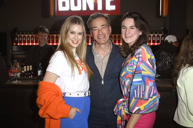 Nina Ensmann und Jan Sosniok mit Ehefrau Nadine bei der Verleihung der Bunte New Faces Awards Film 2025 im Delphi Filmpalast. Berlin, 08.05.2025