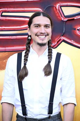 Asivak Koostachin bei der Premiere der HBO Max Original Serie Duster in den Universal Studios. Universal City, 08.05.2025