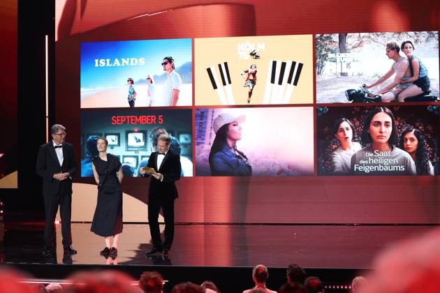 StM. Wolfram Weimer, Vicky Krieps & Florian Gallenberger bei Verleihung DEUTSCHER FILMPREIS 2025 in Berlin Copyright: xEventpressxFuhrx
