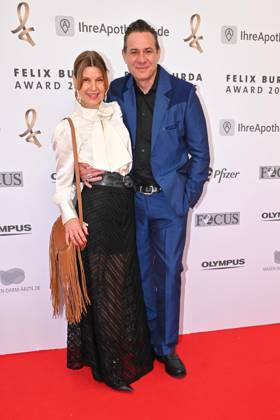 Sascha Vollmer mit seiner Ehefrau Jenny beim Felix Burda Award am 9.05.2025 in Berlin Felix Burda Award 2025 in Berlin