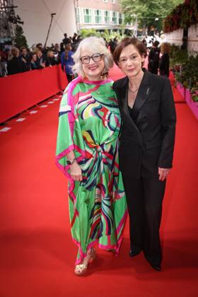 Verleihung DEUTSCHER FILMPREIS 2025 in Berlin Anne Leppien und Claudia Löwe auf dem Roten Teppich bei der Verleihung der Lola - Deutscher Filmpreis 2025 im Theater am Potsdamer Platz in Berlin Datum: 10.05.2025 Copyright: xEventpressx
