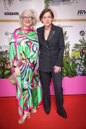 Verleihung DEUTSCHER FILMPREIS 2025 in Berlin Anne Leppien und Claudia Löwe auf dem Roten Teppich bei der Verleihung der Lola - Deutscher Filmpreis 2025 im Theater am Potsdamer Platz in Berlin Datum: 10.05.2025 Copyright: xEventpressx