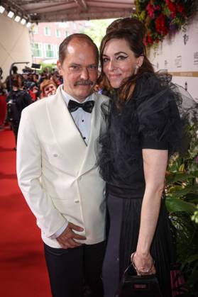 Verleihung DEUTSCHER FILMPREIS 2025 in Berlin Godehard Giese und Kim Riedle auf dem Roten Teppich bei der Verleihung der Lola - Deutscher Filmpreis 2025 im Theater am Potsdamer Platz in Berlin Datum: 10.05.2025 Copyright: xEventpressx