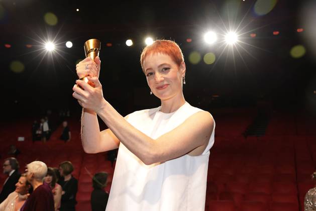 Leonie Benensch, die Gewinnerin mit ihrer Lola Statue bei der Deutscher Filmpreis Verleihung am 9.05.2025 in Berlin Deutscher Filmpreis 2025 in Berlin - Gewinner bei der Aftershowparty