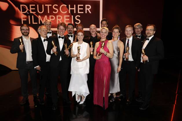 Gruppenbild mit den Preistraegern um Leonie Benensch bei der Deutscher Filmpreis Verleihung am 9.05.2025 in Berlin Deutscher Filmpreis 2025 in Berlin - Gewinner bei der Aftershowparty