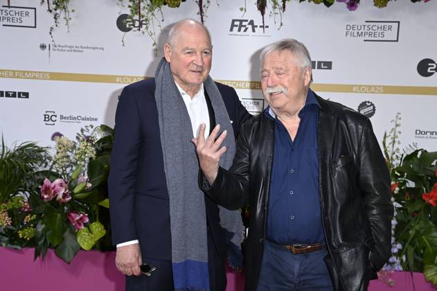 Burghart Klaußner und Wolf Biermann bei der 75. Verleihung des Deutschen Filmpreises 2025 im Theater am Potsdamer Platz. Berlin, 09.05.2025