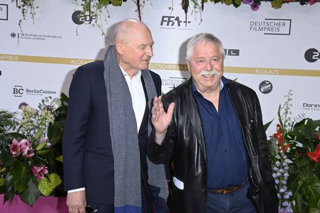 Burghart Klaußner und Wolf Biermann bei der 75. Verleihung des Deutschen Filmpreises 2025 im Theater am Potsdamer Platz. Berlin, 09.05.2025