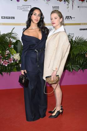 Gizem Emre und Jella Haase bei der 75. Verleihung des Deutschen Filmpreises 2025 im Theater am Potsdamer Platz. Berlin, 09.05.2025