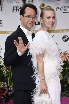 Jan Josef Liefers und Anna Loos bei der 75. Verleihung des Deutschen Filmpreises 2025 im Theater am Potsdamer Platz. Berlin, 09.05.2025