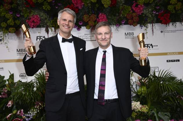 Markus Förderer und Hansjörg Weißbrich bei der 75. Verleihung des Deutschen Filmpreises 2025 im Theater am Potsdamer Platz. Berlin, 09.05.2025