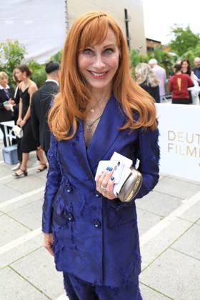 75. Verleihung des Deutschen Filmpreises Andrea Sawatzki bei der Ankunft zum 75. Verleihung des Deutschen Filmpreises im Theater am Potsdamer Platz in Berlin Berlin Deutschland Copyright: xMatthiasxGränzdörferx