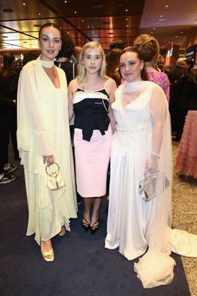 Janina Uhse, Milena Tscharntke und Dilara Aylin-Ziem bei der 75. Verleihung des Deutschen Filmpreises 2025 im Theater am Potsdamer Platz. Berlin, 09.05.2025