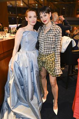 Karoline Herfurth und Emilia Schüle bei der 75. Verleihung des Deutschen Filmpreises 2025 im Theater am Potsdamer Platz. Berlin, 09.05.2025