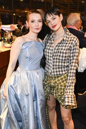 Karoline Herfurth und Emilia Schüle bei der 75. Verleihung des Deutschen Filmpreises 2025 im Theater am Potsdamer Platz. Berlin, 09.05.2025