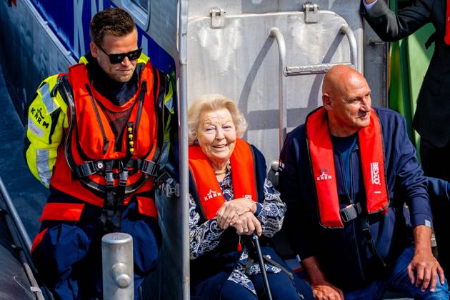 Bilder des Jahres 2025, Entertainment 05 Mai Entertainment Themen der Woche KW20 Entertainment Bilder des Tages Stellendam, The Netherlands, 2025-05-14 11:39:44 STELLENDAM, 14-02-2025, KNRM Princess Beatrix visits the Royal Netherlands Sea Rescue Institution (KNRM) in Stellendam. The visit is dedicated to 200 years of KNRM. Princess Beatrix is the patroness of the KNRM.PHOTO: NLBeeld Credit: NL Beeld Patrick van Emst  Copyright: xx x