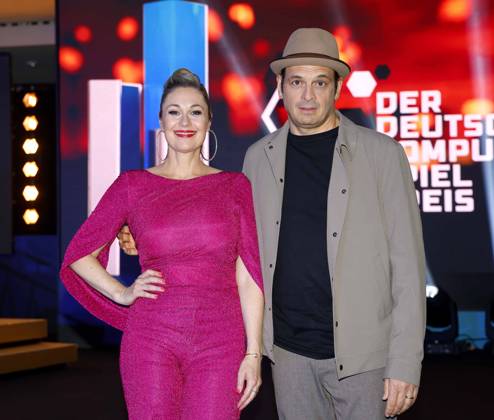 Ruth Moschner und Kaya Yanar beim Deutschen Computerspielpreis 2025.