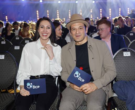 Jasmin Gnu, Kaya Yanar beim Deutschen Computerspielpreis 2025.
