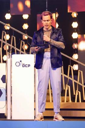 Constantin Conny Höft als Conny Calls Shotgun beim Deutschen Computerspielpreis 2025.