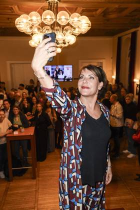 Janina Hartwig bei der Fisch sucht Fahrrad Premiere im Schlossparktheater am 17.05.2025 in Berlin am Fisch sucht Fahrrad Premiere im Schlossparktheater in Berlin