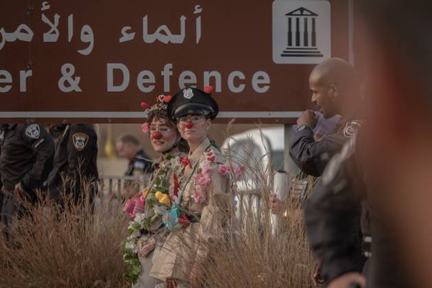 Bilder des Jahres 2025, News 05 Mai News Themen der Woche KW20 Nahostkonflikt, israelische Demonstranten fordern an der Grenze zu Gaza Ende des Militäreinsatzes May 18, 2025, Gaza Border, Gaza Border, Israel: People try to march to the Gaza fence to call for the end of the war as Israeli invasion of Gaza intensifies Gaza Border Israel - ZUMAs319 20250518_znp_s319_061 Copyright: xGabyxSchuetzex