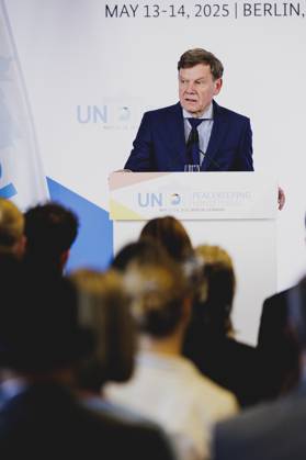 Johann Wadephul (CDU), Bundesaussenminister, aufgenommen im Rahmen einer Pressekonferenz zum UN Peacekeeping Ministerial 2025. Berlin, 14.05.2025. Fotografiert im Auftrag des Auswaertigen Amtes Berlin Deutschland Copyright: xFlorianxGaertner AAx